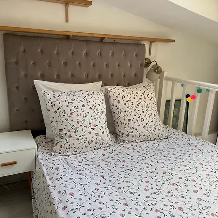 Appartamento Lovely Little Duplex House *