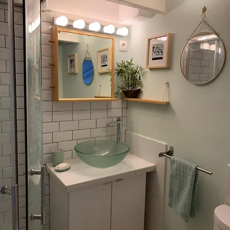 Lovely Little Duplex House Appartamento Parigi